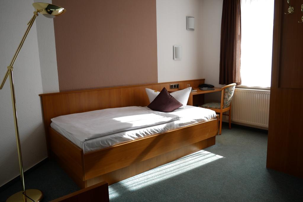 Hotel Garni Brauhof Niederwiesa Экстерьер фото